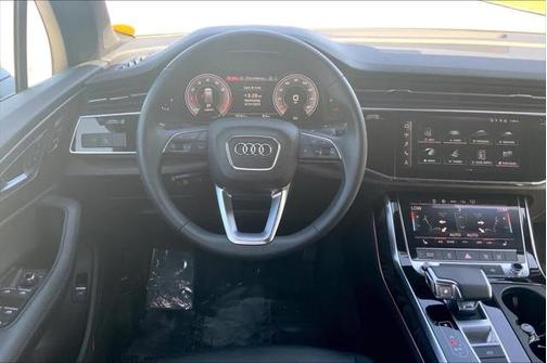 2024 Audi Q7 45 Premium Plus
