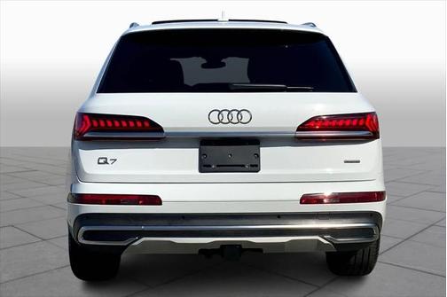 2024 Audi Q7 45 Premium Plus