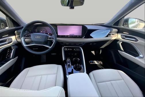 Mythos Black me 2026 Audi Q5 Premium Plus TFSI quattro S tronic