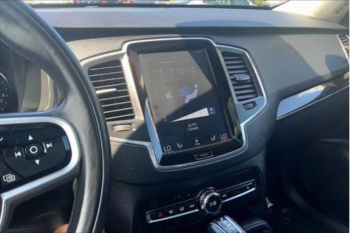 2019 Volvo XC90 T6 Momentum
