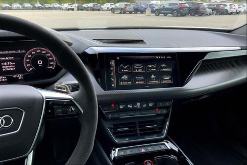 2022 Audi e-tron GT Premium Plus