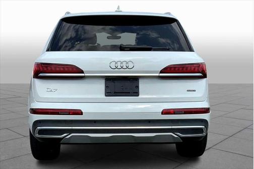 2022 Audi Q7 45 Premium Plus
