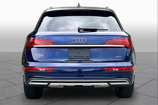 Navarra Blue Metallic 2024 Audi Q5 40 Premium Plus