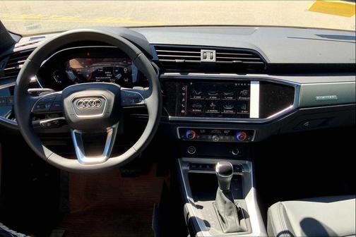 2025 Audi Q3 Premium 45 TFSI S line quattro Tiptronic