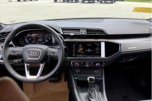2025 Audi Q3 Premium 45 TFSI S line quattro Tiptronic