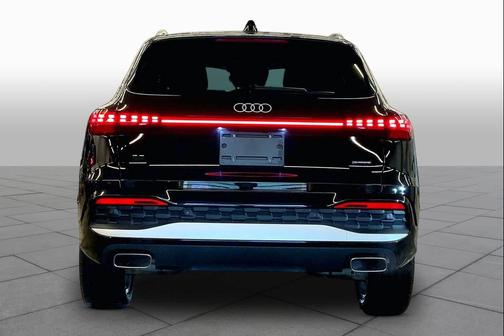 Mythos Black Metallic 2025 Audi Q5 Premium Plus TFSI quattro S tronic