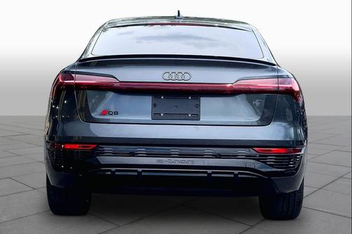 Daytona Gray Pearl Effect 2024 Audi Q8 e-tron Premium Plus