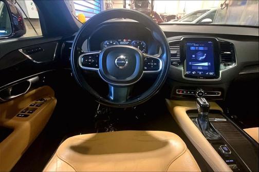 2018 Volvo XC90 T6 Momentum