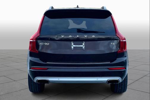 2018 Volvo XC90 T6 Momentum