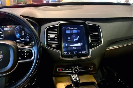 2018 Volvo XC90 T6 Momentum