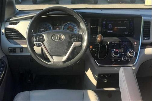 2017 Toyota Sienna XLE