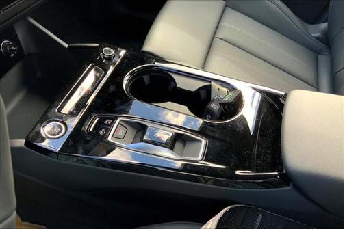 2025 Audi Q6 e-tron Premium Plus quattro