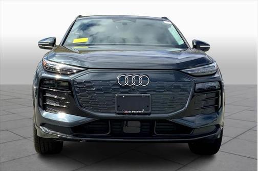 2025 Audi Q6 e-tron Premium Plus quattro