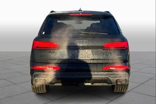 Mythos Black Metallic 2026 Audi Q7 45 Premium