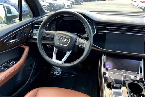 2025 Audi Q7 55 Premium Plus