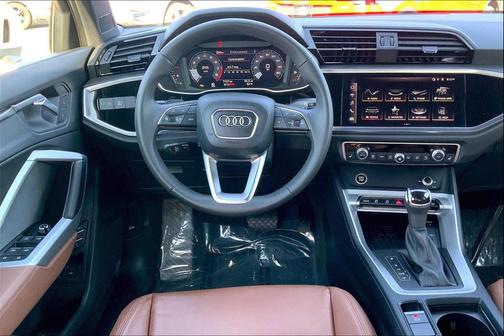 2025 Audi Q3 Premium 45 TFSI S line quattro Tiptronic