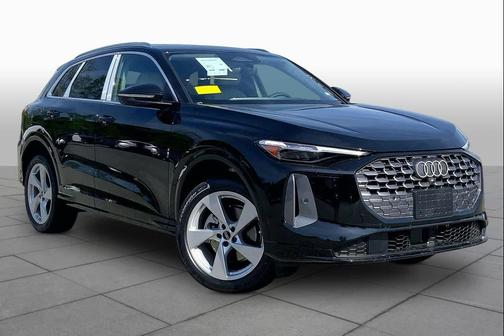Mythos Black me 2026 Audi Q5 Premium Plus TFSI quattro S tronic