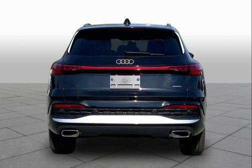 Mythos Black me 2026 Audi Q5 Premium Plus TFSI quattro S tronic