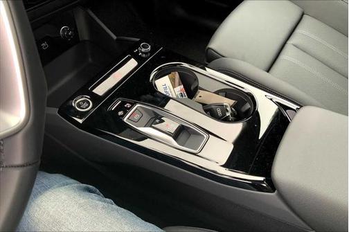 2025 Audi Q6 e-tron Premium Plus quattro