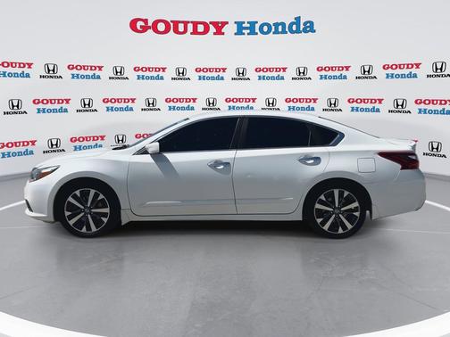 Pearl White 2017 Nissan Altima 2.5 SR