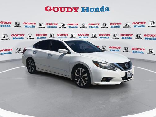 Pearl White 2017 Nissan Altima 2.5 SR