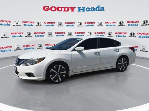 Pearl White 2017 Nissan Altima 2.5 SR