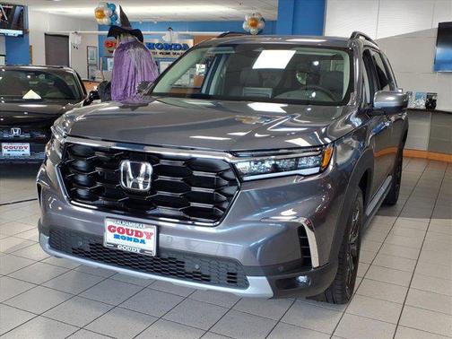 2025 Honda Pilot Touring 8-Passenger