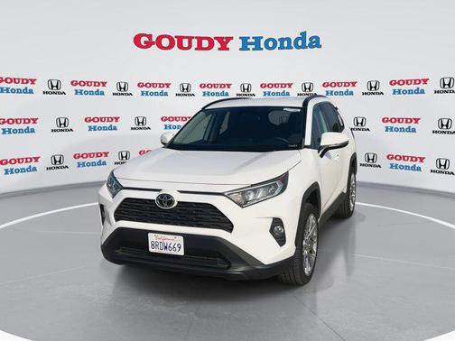 2020 Toyota RAV4 XLE