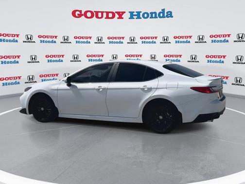 Ice 2025 Toyota Camry SE
