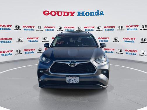 2022 Toyota Highlander LE