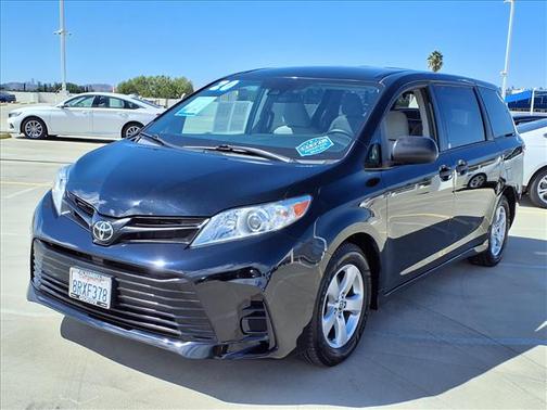 2020 Toyota Sienna SE