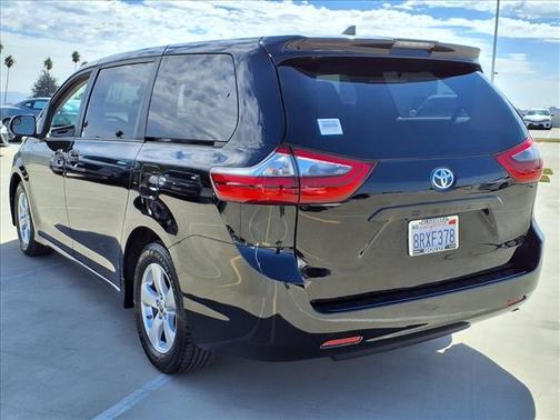 2020 Toyota Sienna SE
