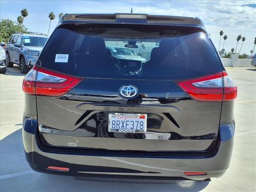 2020 Toyota Sienna SE