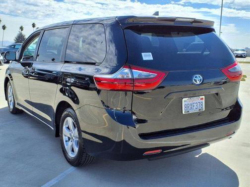 2020 Toyota Sienna SE