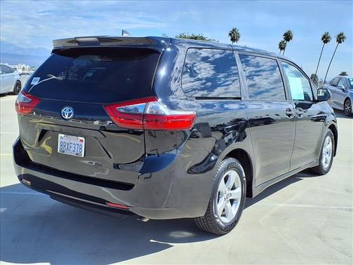 2020 Toyota Sienna SE