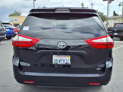 2019 Toyota Sienna LE