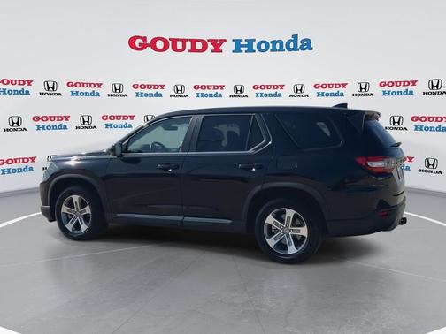 Crystal Black Pearl 2023 Honda Pilot 2WD EX-L 7 Passenger