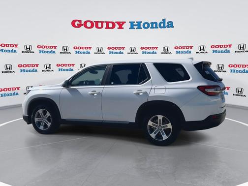 Platinum White Pearl 2023 Honda Pilot 2WD EX-L 8 Passenger