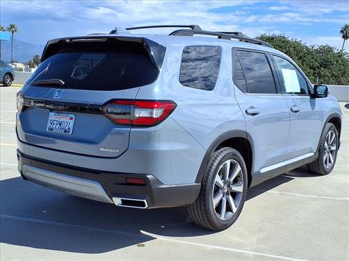 2023 Honda Pilot Touring 8-Passenger