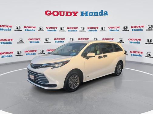 2021 Toyota Sienna LE