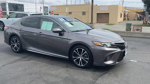 2020 Toyota Camry SE
