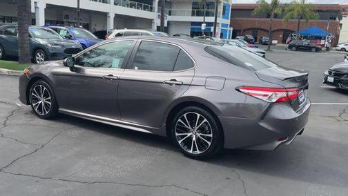 2020 Toyota Camry SE