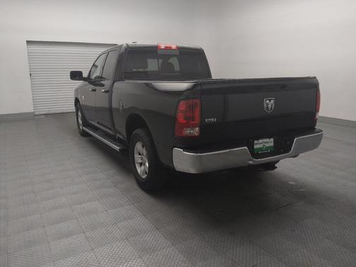 Brilliant Black Crystal Pearlcoat 2018 RAM 1500 SLT