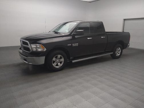 Brilliant Black Crystal Pearlcoat 2018 RAM 1500 SLT
