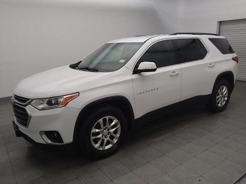 White 2019 Chevrolet Traverse LT Cloth