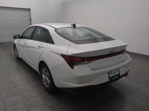 Quartz White 2022 Hyundai ELANTRA SE