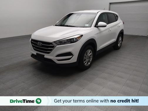 Dazzling White 2018 Hyundai TUCSON SE