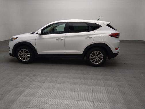 Dazzling White 2018 Hyundai TUCSON SE