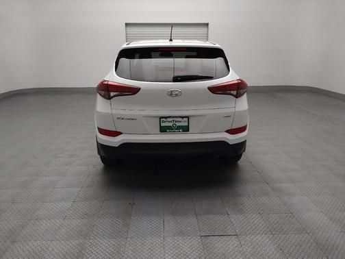 Dazzling White 2018 Hyundai TUCSON SE