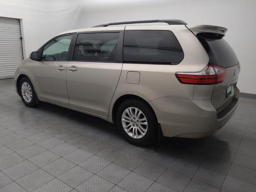 2017 Toyota Sienna XLE